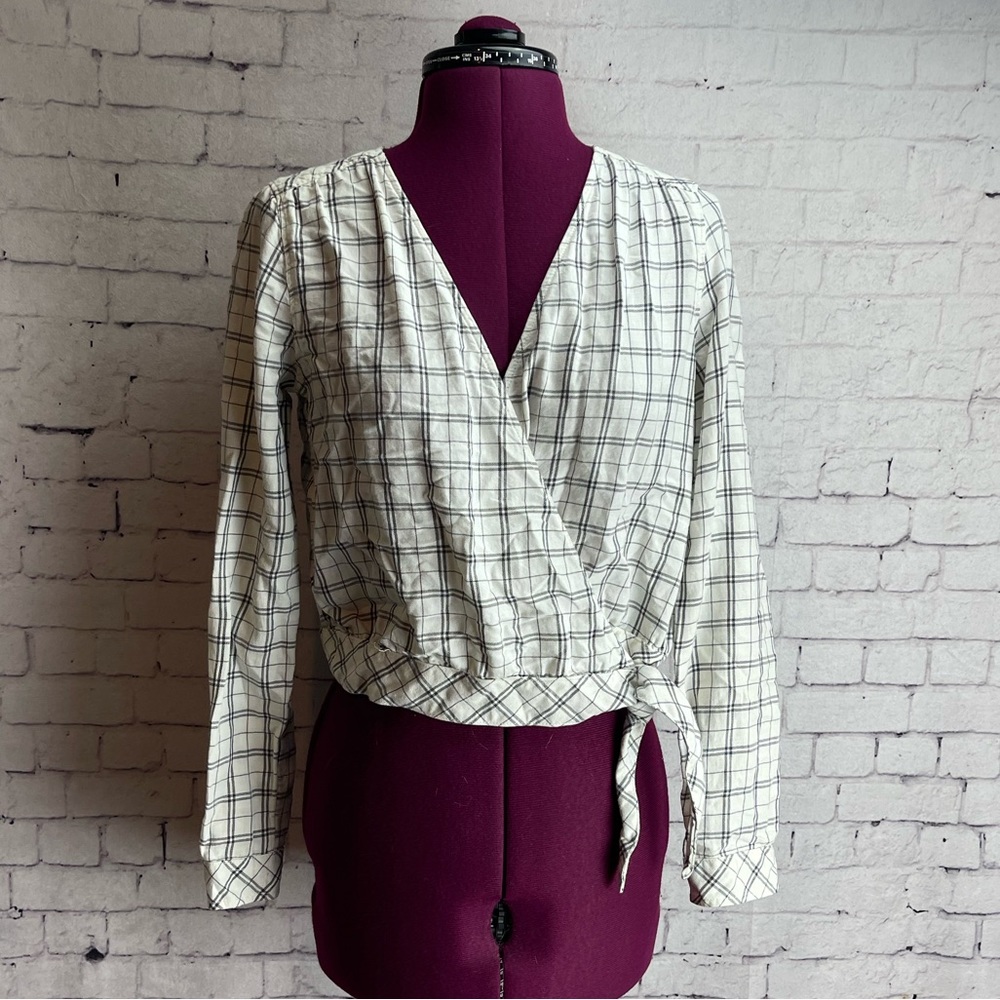Abercrombie and fitch size XS long sleeve wrap shirt cream plaid